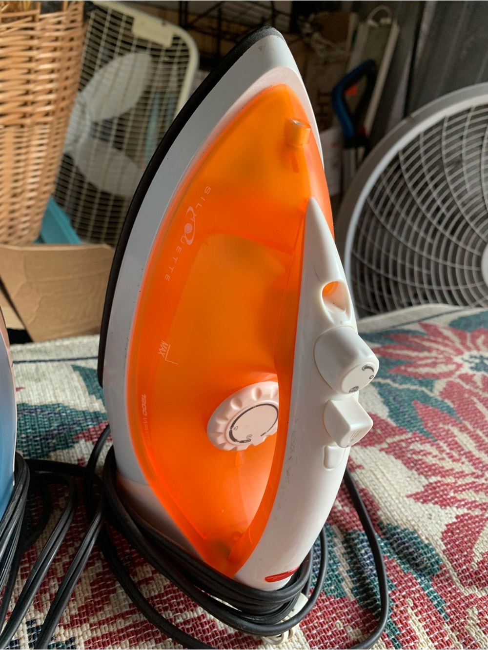 Clothes iron
